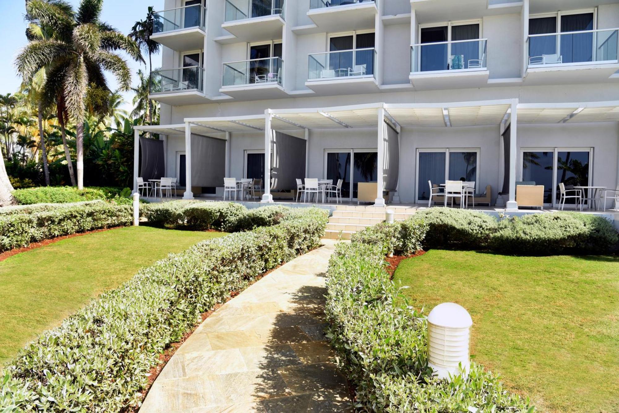 Ocean Front Walk out 2 Queen Beds Q2TF